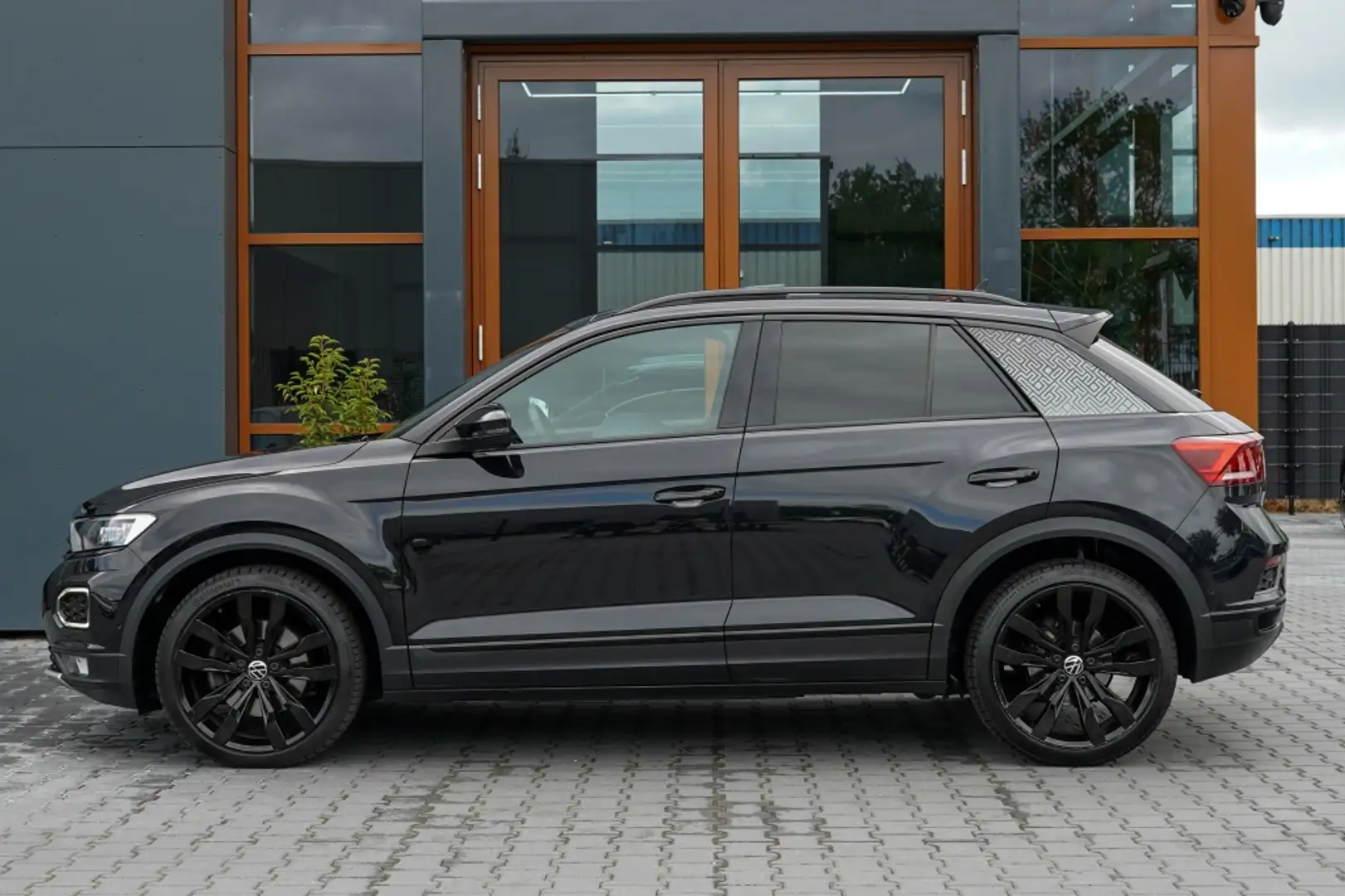 Volkswagen T-Roc 1.5 TSI Sport | Pano | Led | Adap. Cruise | Beats Zwart - 2