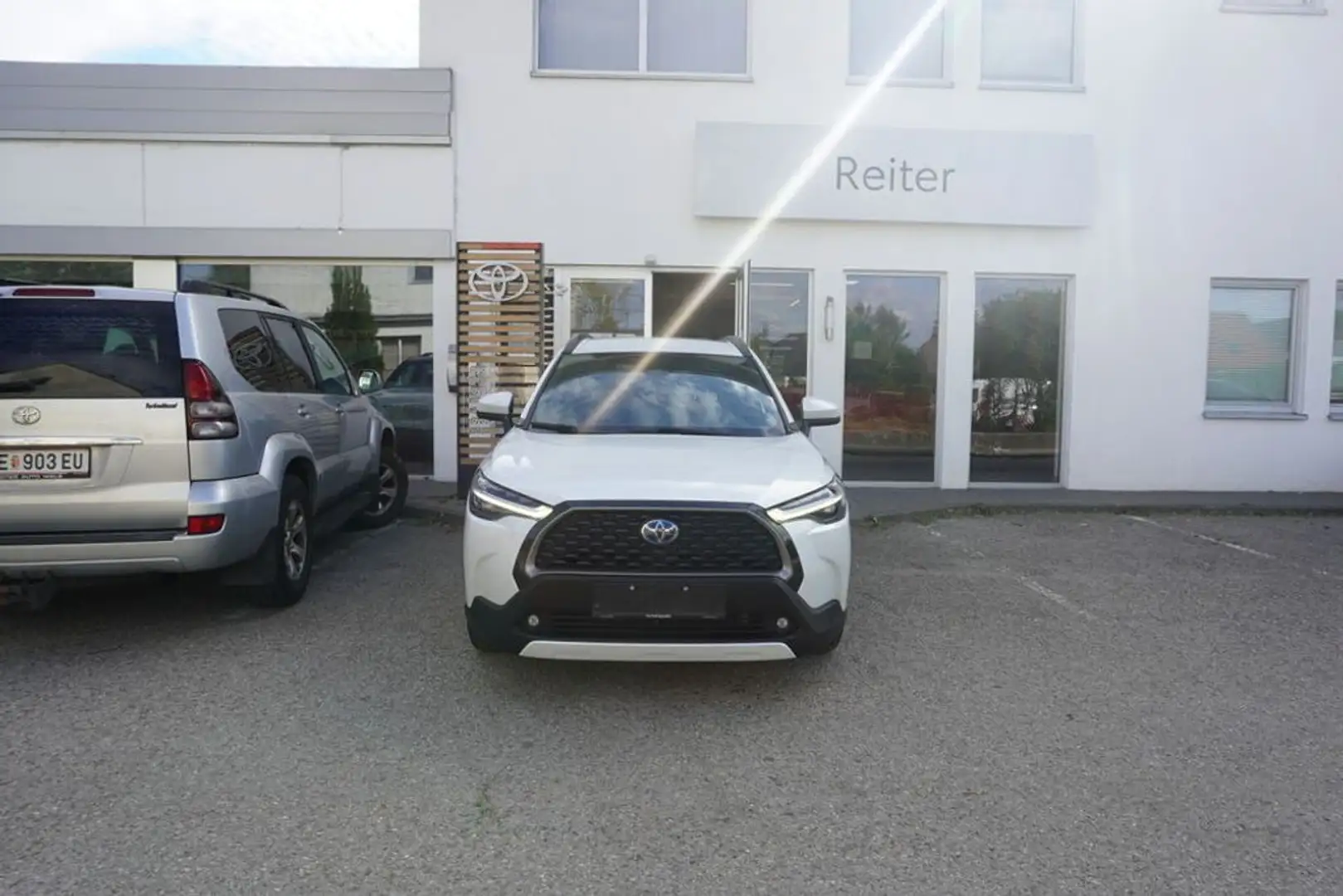 Toyota Corolla Cross 2,0 Hybrid Active Drive 2WD Weiß - 1