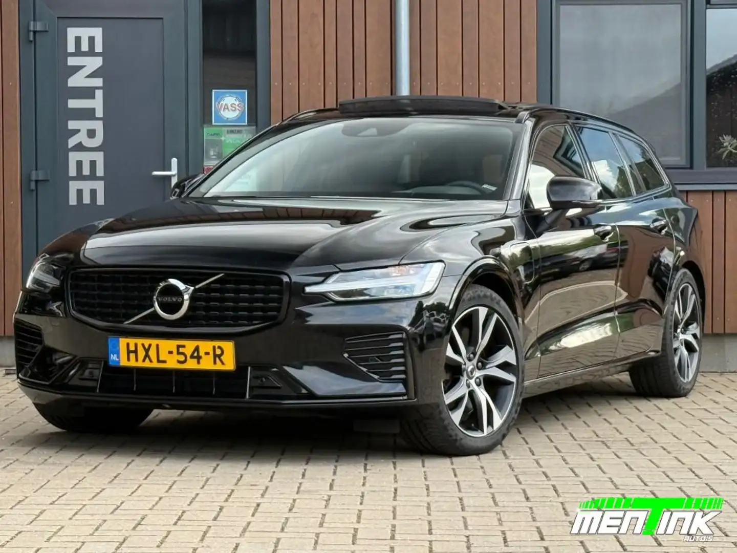 Volvo V60 2.0 T6 AWD R. R-DESIGN Pano Trekhaak Camera Zwart - 1