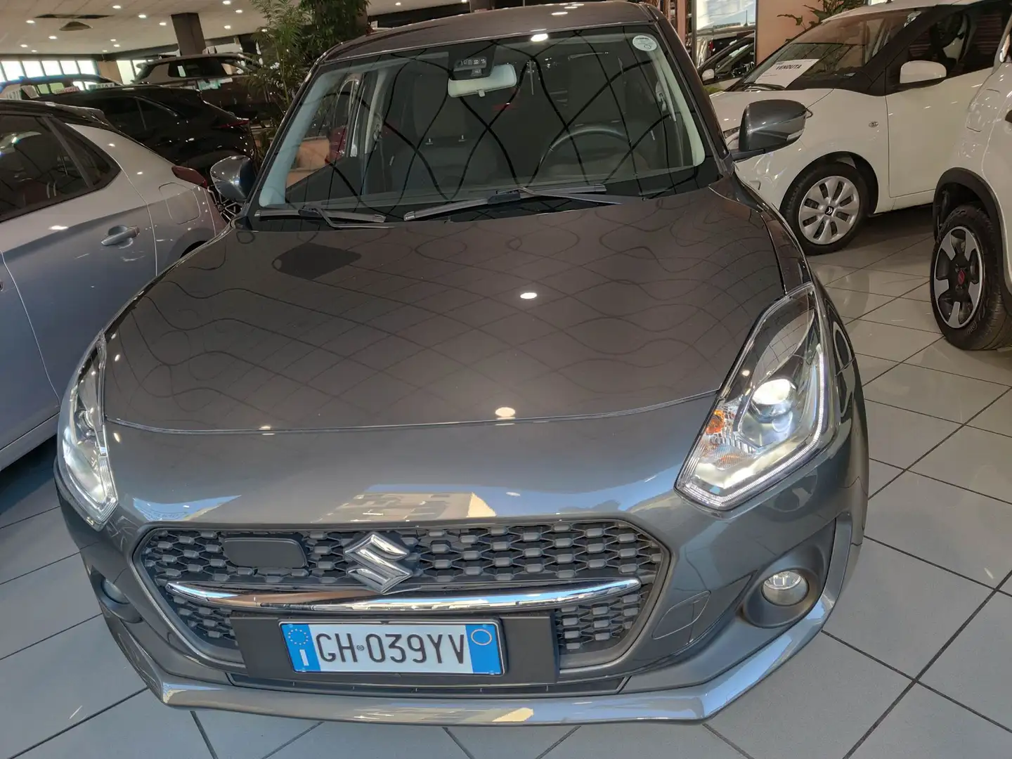 Suzuki Swift 1.2 83cv Hybrid Top + Car Play Gris - 2