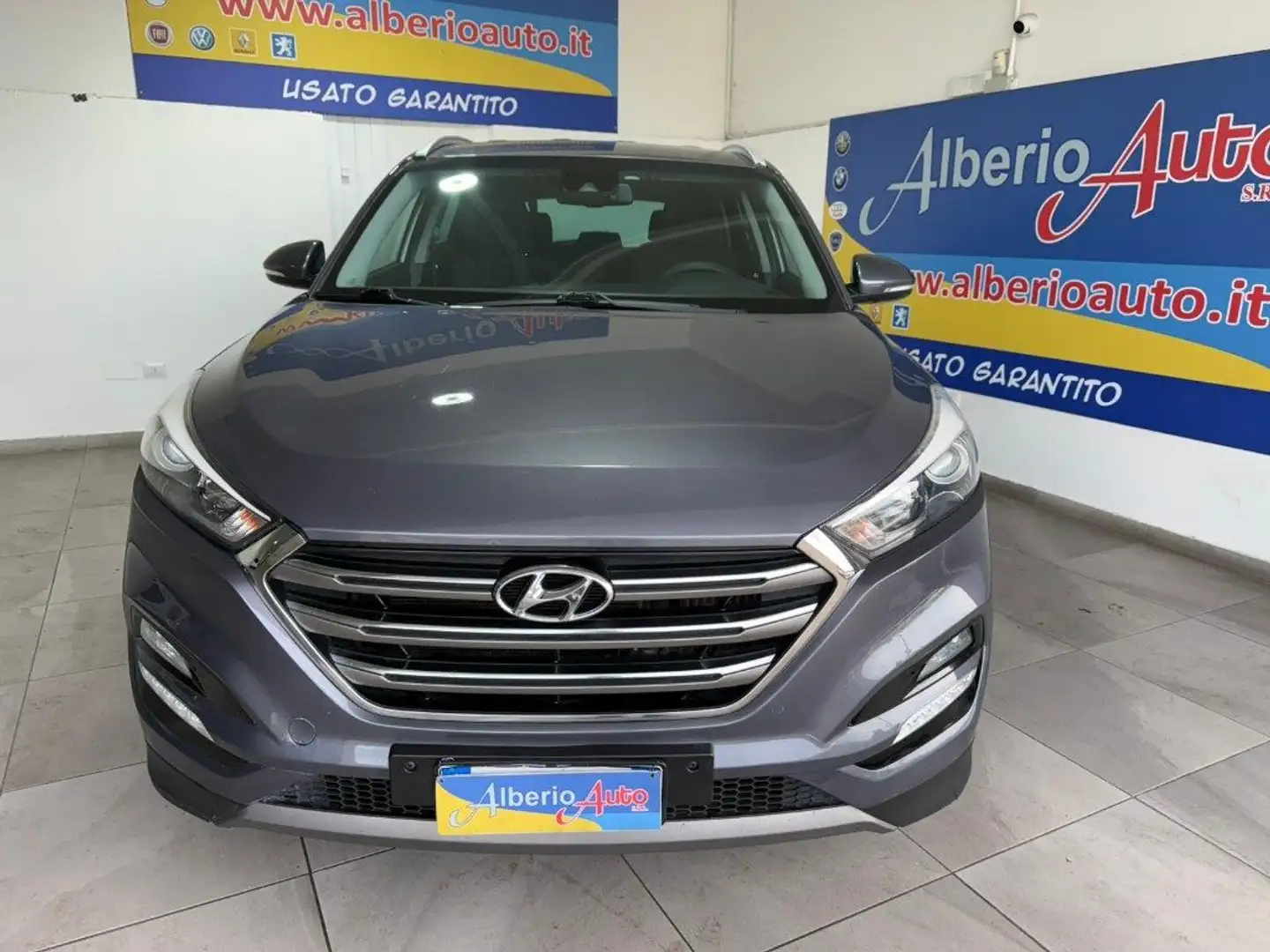 Hyundai TUCSON 1.7 CRDi XPossible Grau - 2