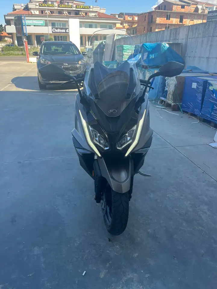 Kymco AK 550