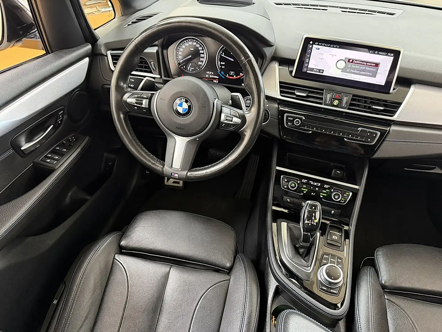 BMW 218 d Gran Tourer M Sport Aut. Weiß - 2