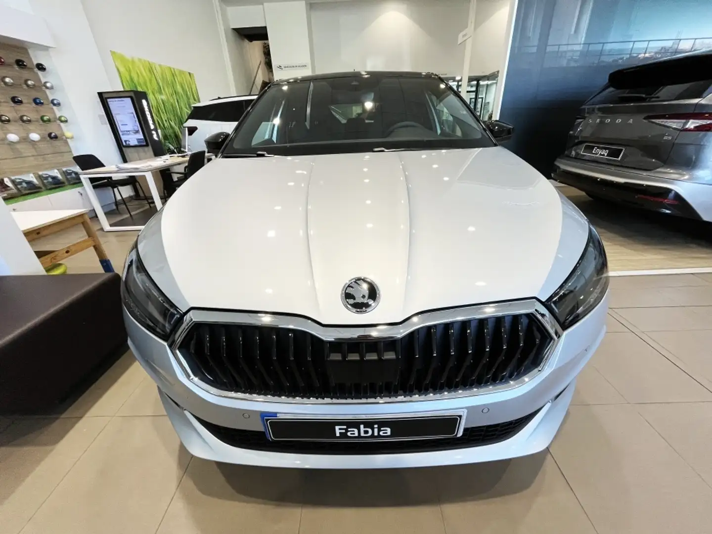 Skoda Fabia 1.0 TSI Design 85kW Plateado - 2