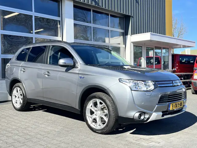 Mitsubishi Outlander 2.0 PHEV Hybrid Airco Cruise controle Trekhaak 150