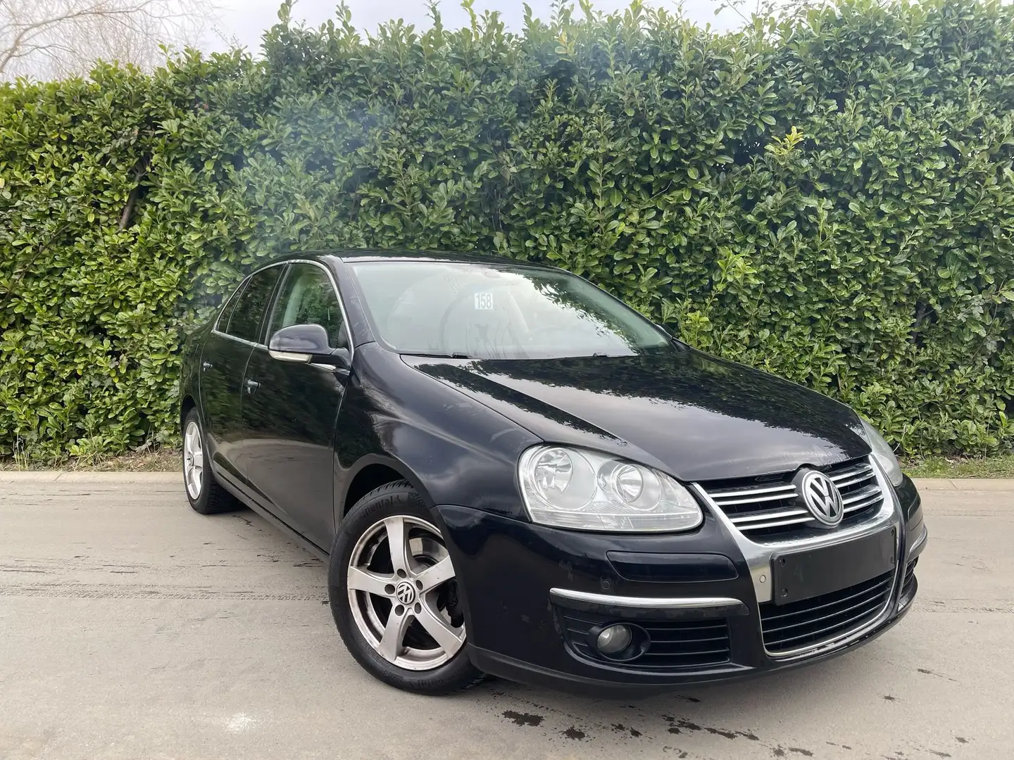 Volkswagen Jetta 1.6 TDi GPS🌍AIRCO❄️attache remorque👍 Noir - 1
