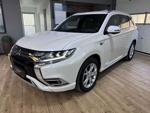 Imagine Mitsubishi Outlander PHEV Plus 4WD/CarPlay/360*/Vollleder