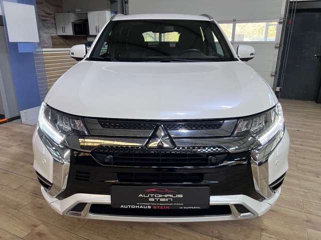 Mitsubishi Outlander PHEV Plus 4WD/CarPlay/360*/Vollleder