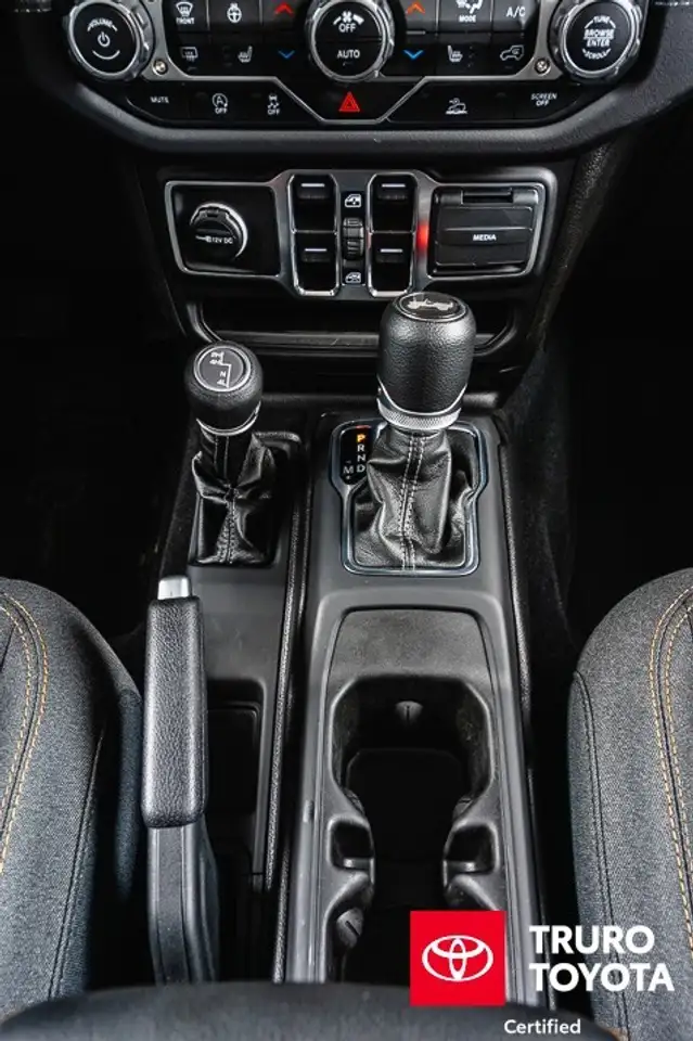 Jeep Wrangler photo Jeep Wrangler