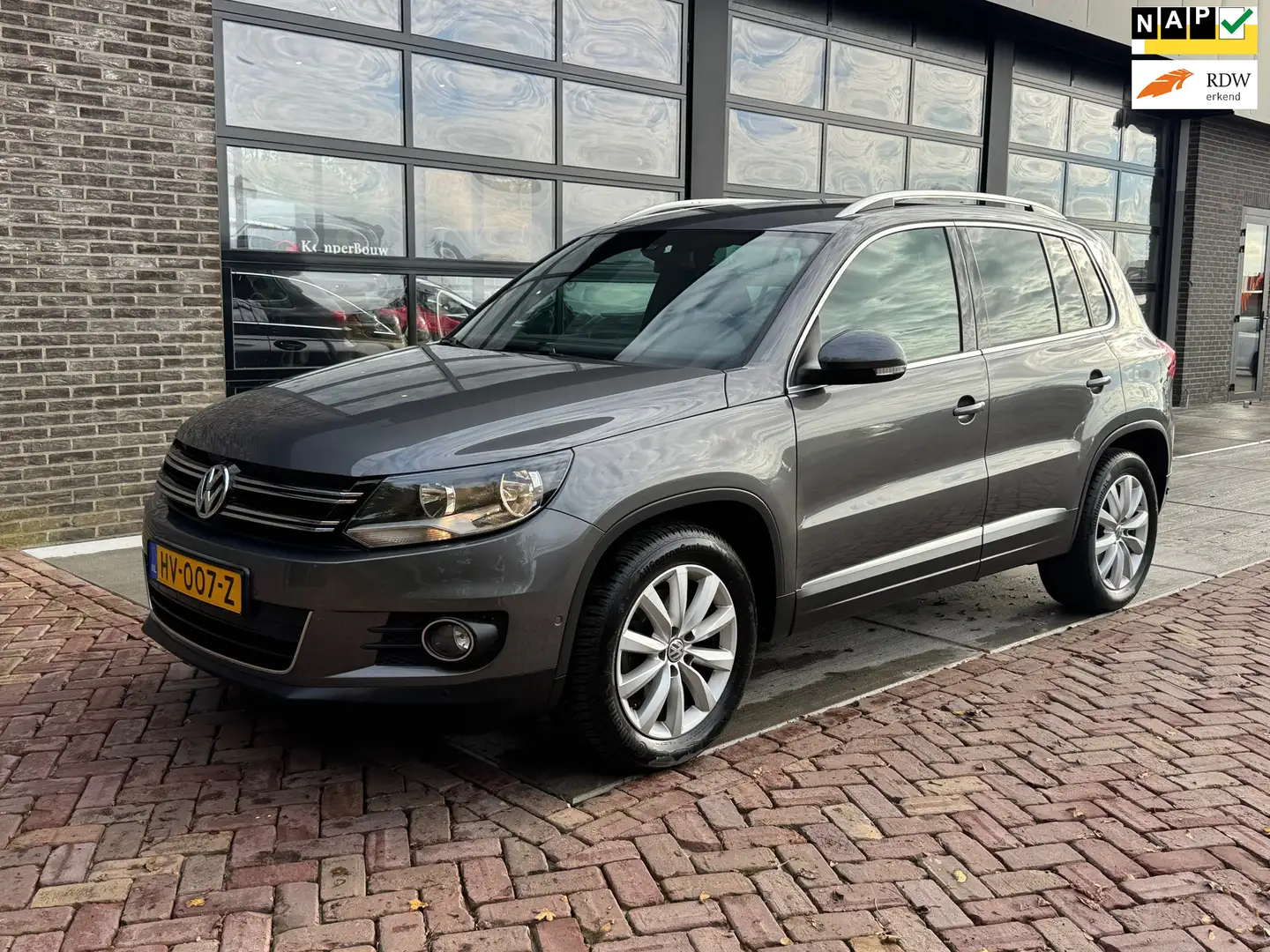 Volkswagen Tiguan 1.4 TSI Sport&Style | Alcantara | Clima | Cruise | Grau - 1