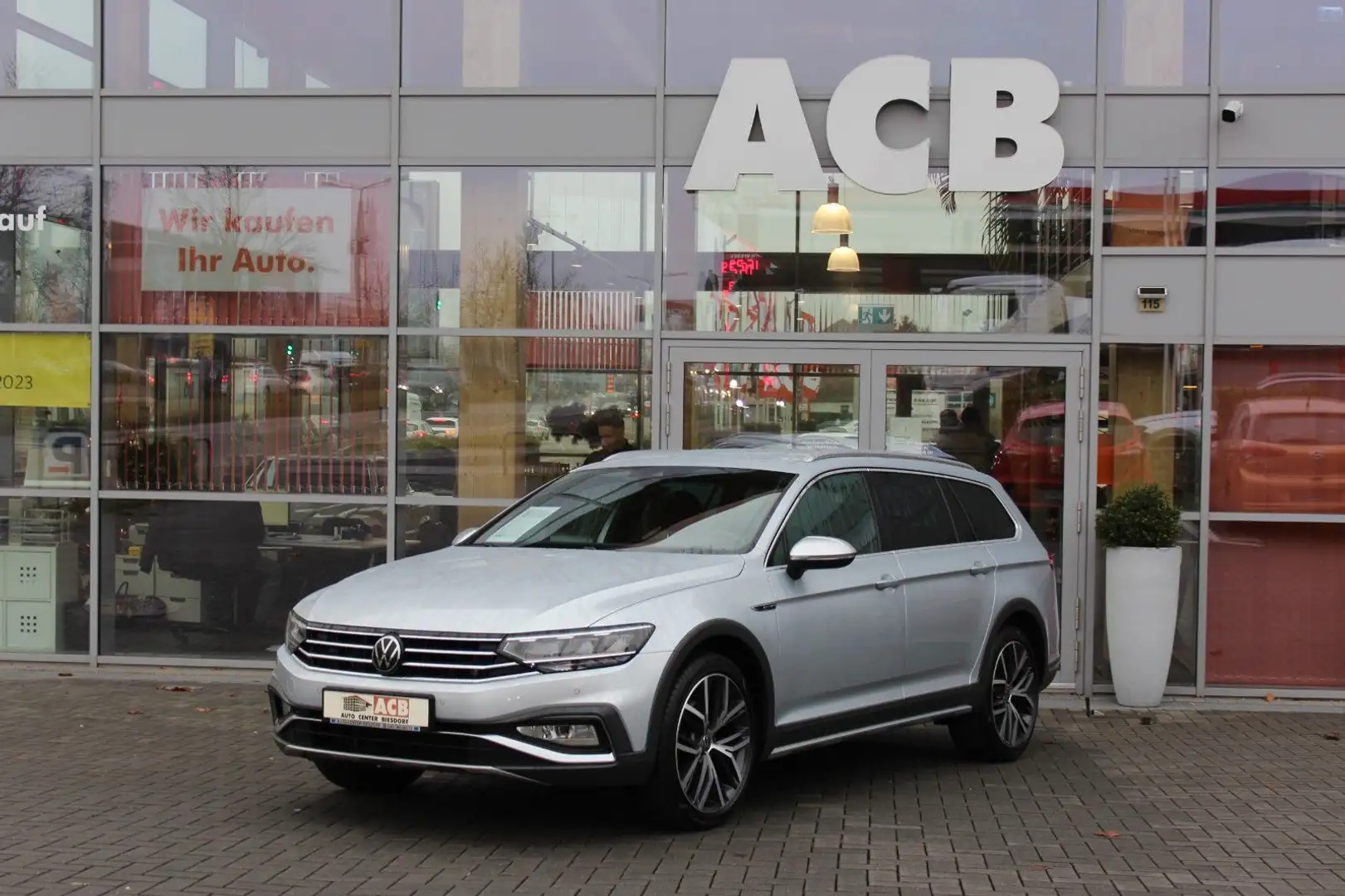 Volkswagen Passat Alltrack Var. TDI 4-M ACC LED AHK 19" DAB Silber - 1