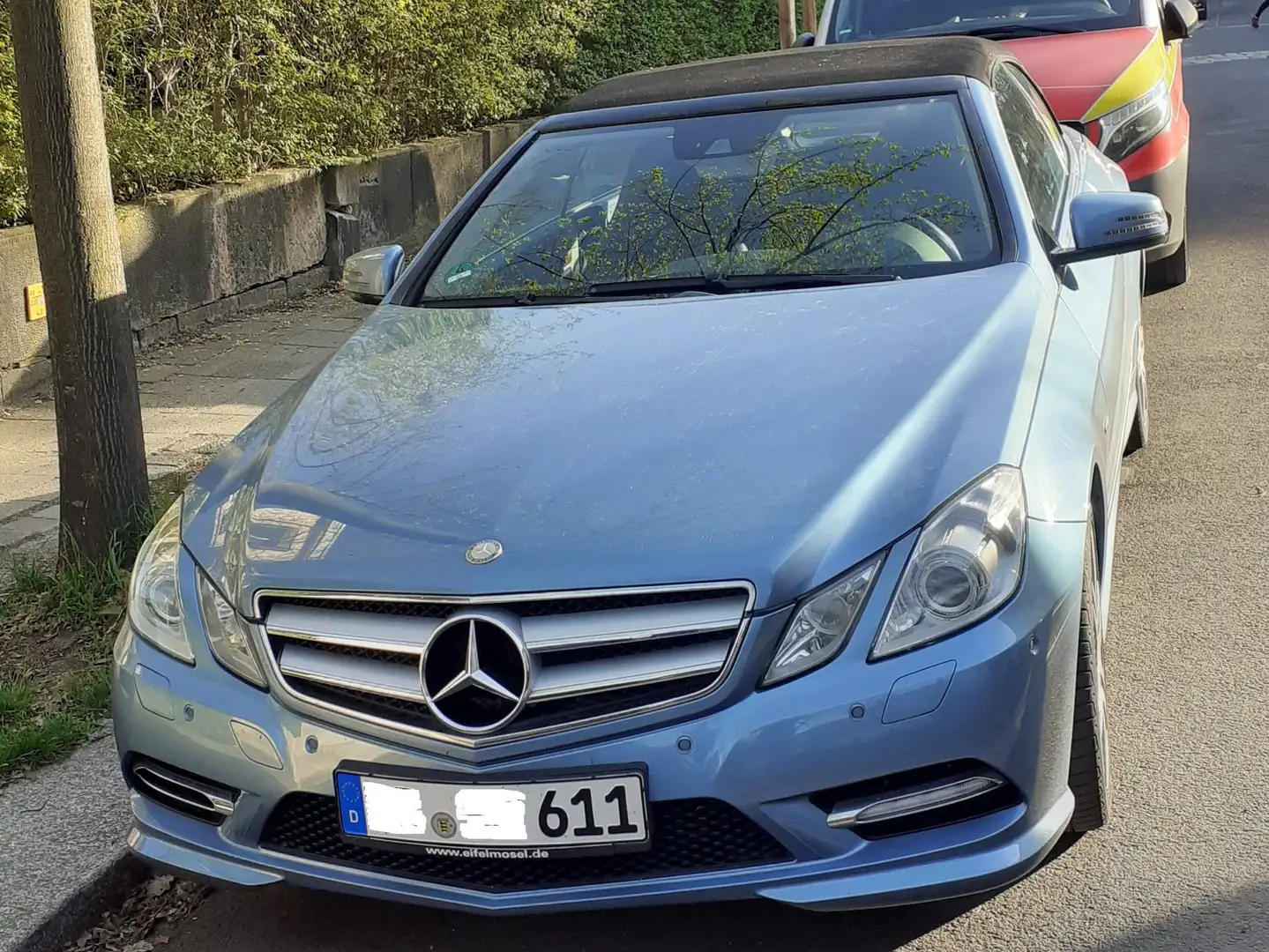 Mercedes-Benz E 250 E-Klasse Cabrio CGI Cabrio BlueEFFICIENCY Automati Blau - 2