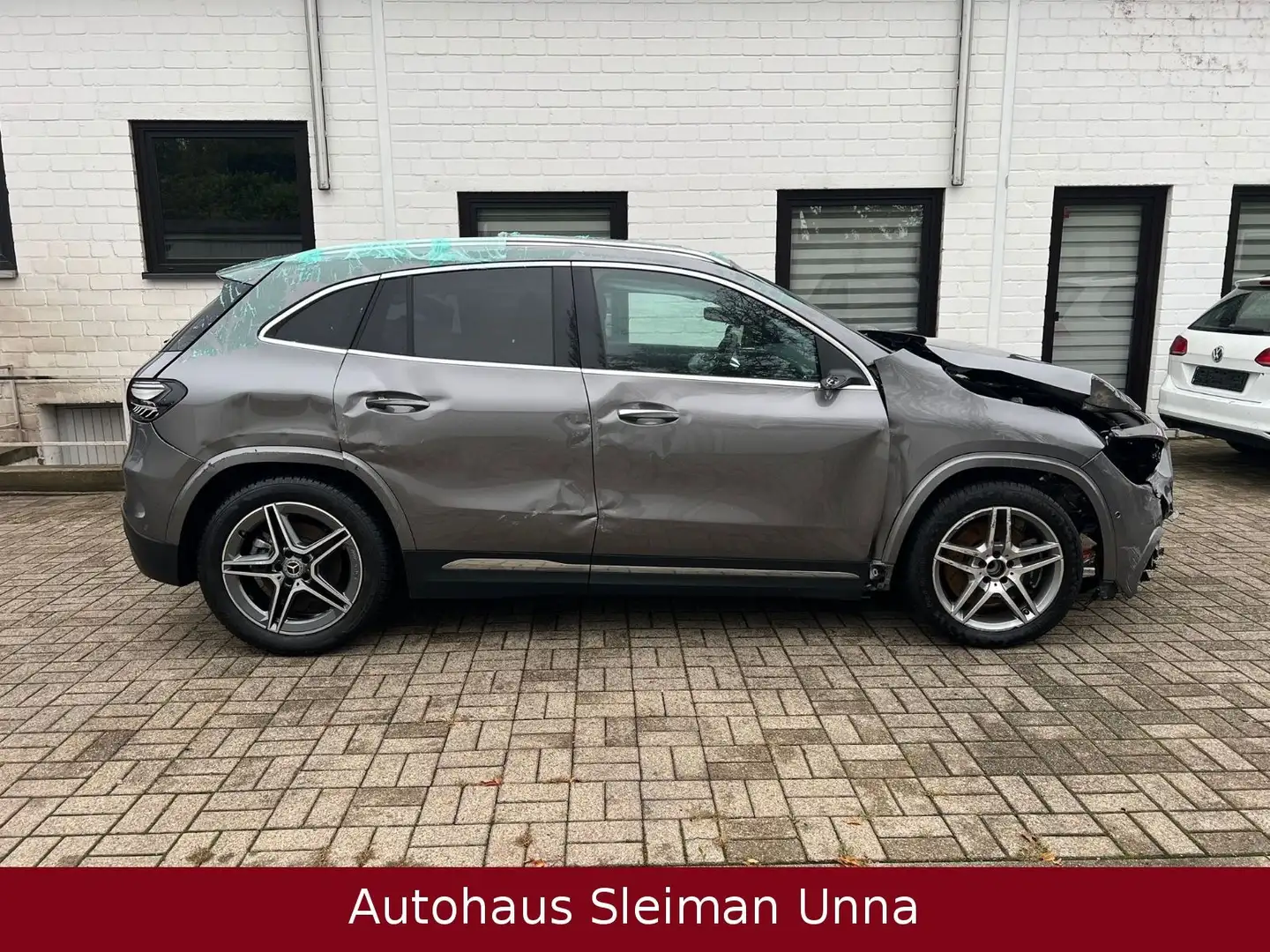 Mercedes-Benz GLA 250 GLA -Klasse GLA 250 4Matic/AMG-Line Grau - 2