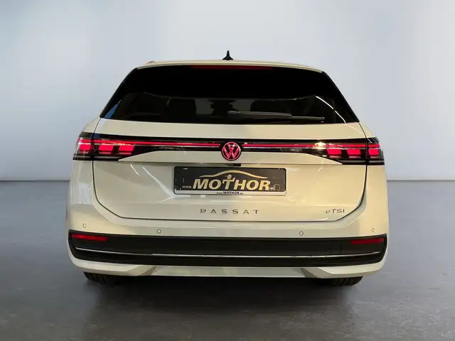 Volkswagen Passat view 5
