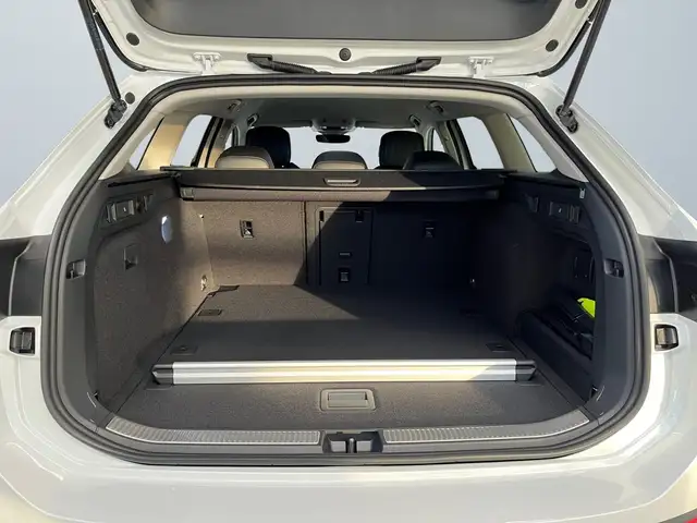 Volkswagen Passat view 14