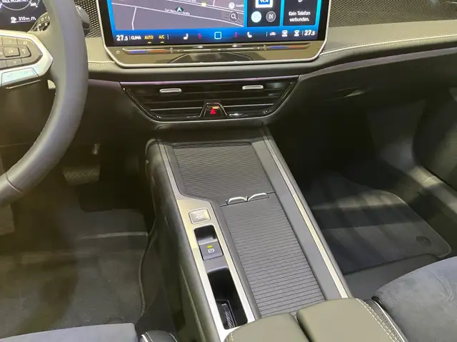 Volkswagen Passat view 9