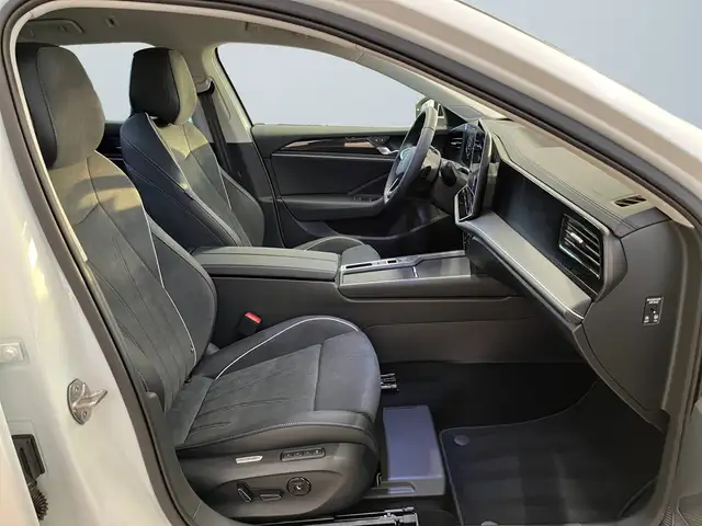 Volkswagen Passat view 10