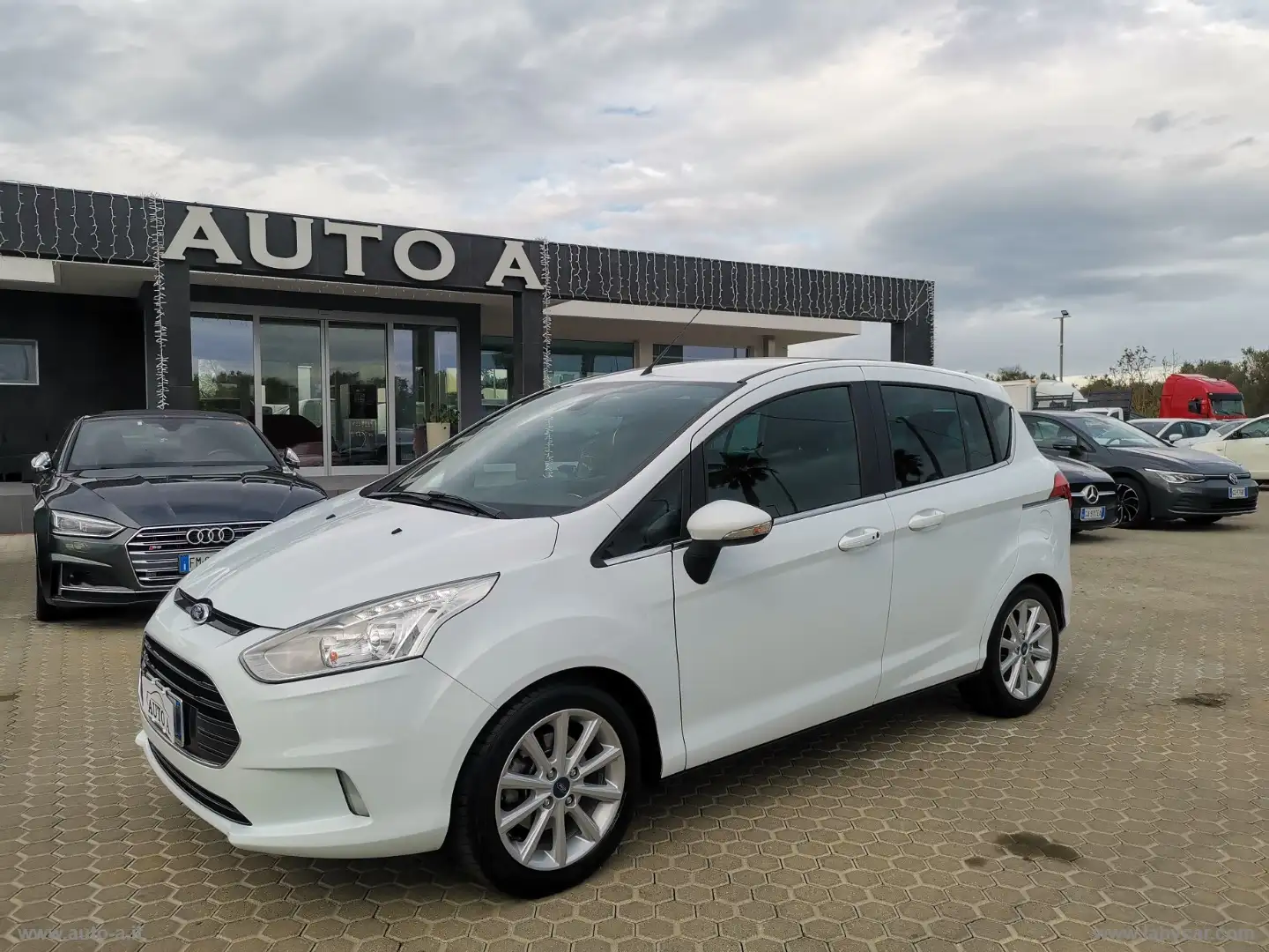 Ford B-Max 1.4 90 CV GPL Business Titanium Alb - 1