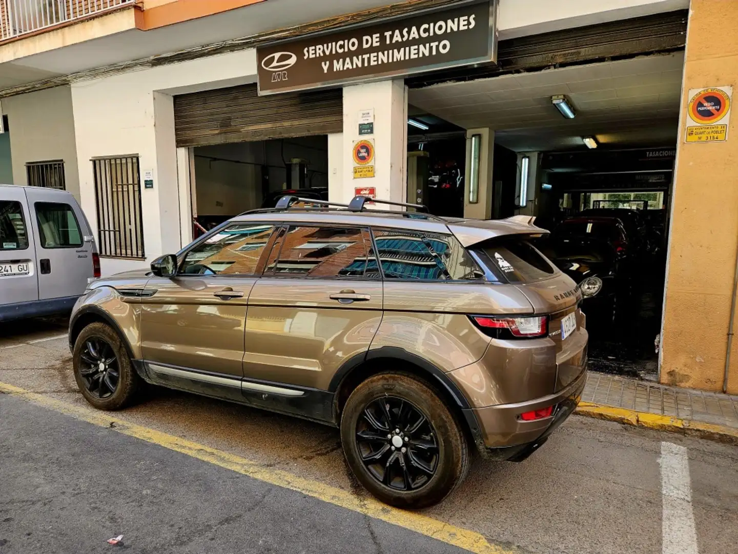 Land Rover Range Rover Evoque 2.0TD4 HSE Dynamic 4WD Aut. 150 Beige - 2
