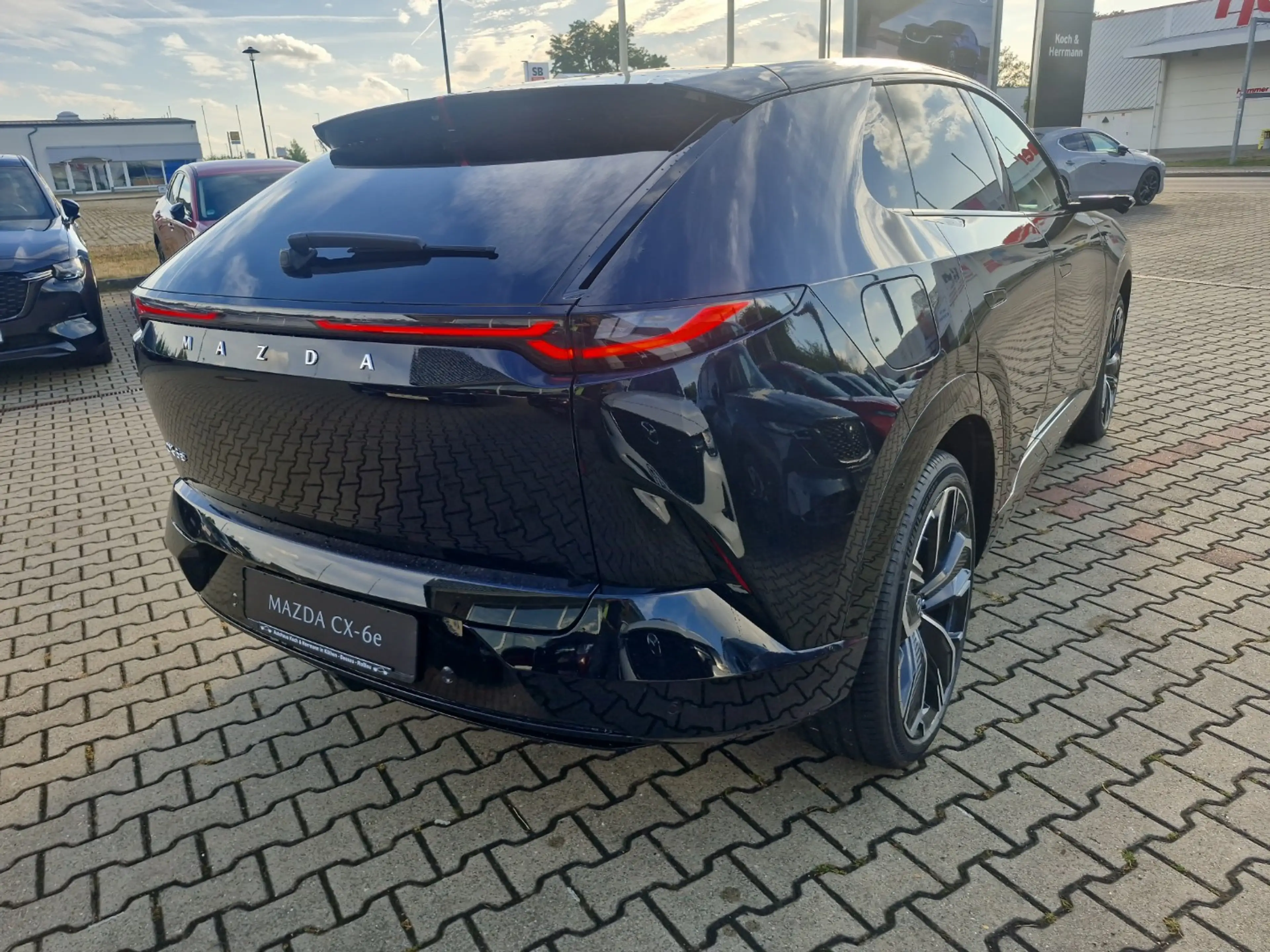 Mazda CX-6e EV 258ps TAKUMI PLUS — photo 7