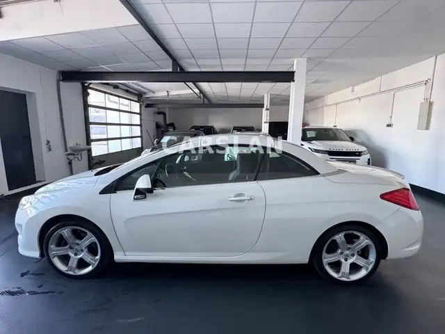 Peugeot 308 view 9