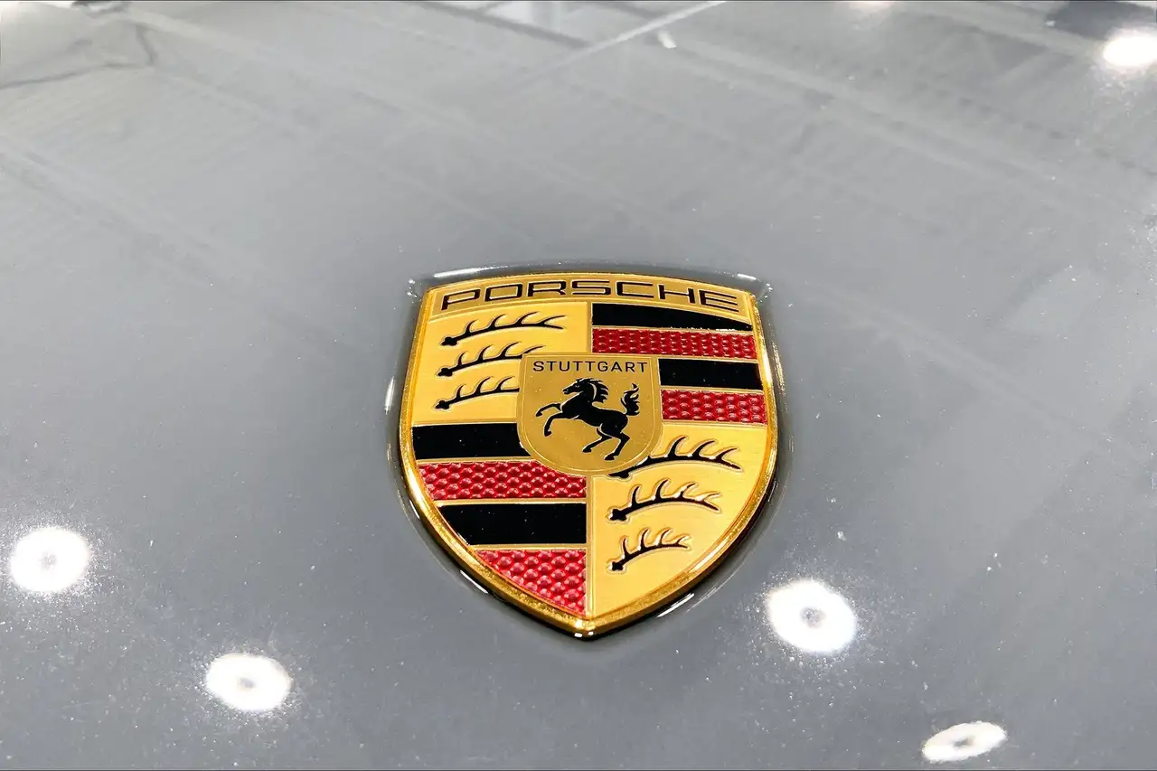 Porsche Cayenne снимка Porsche Cayenne