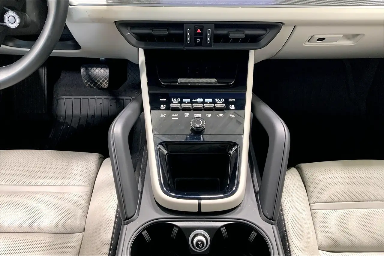Porsche Cayenne снимка Porsche Cayenne