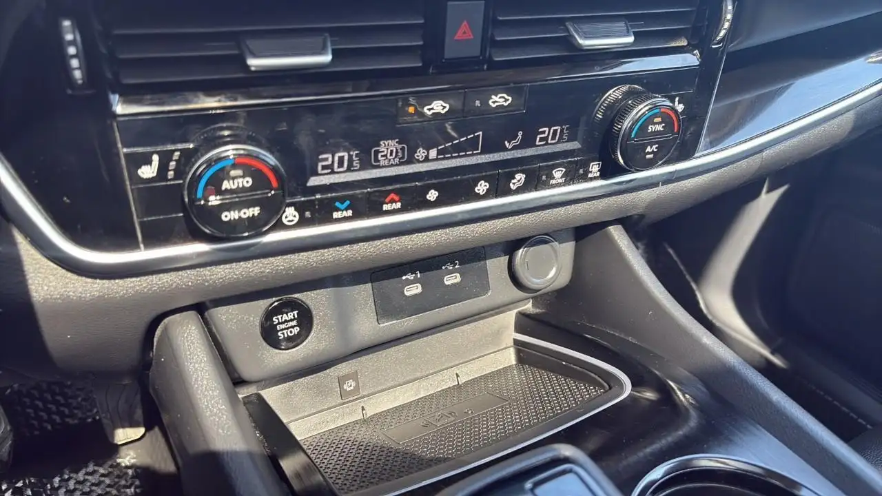 Nissan Rogue снимка Nissan Rogue