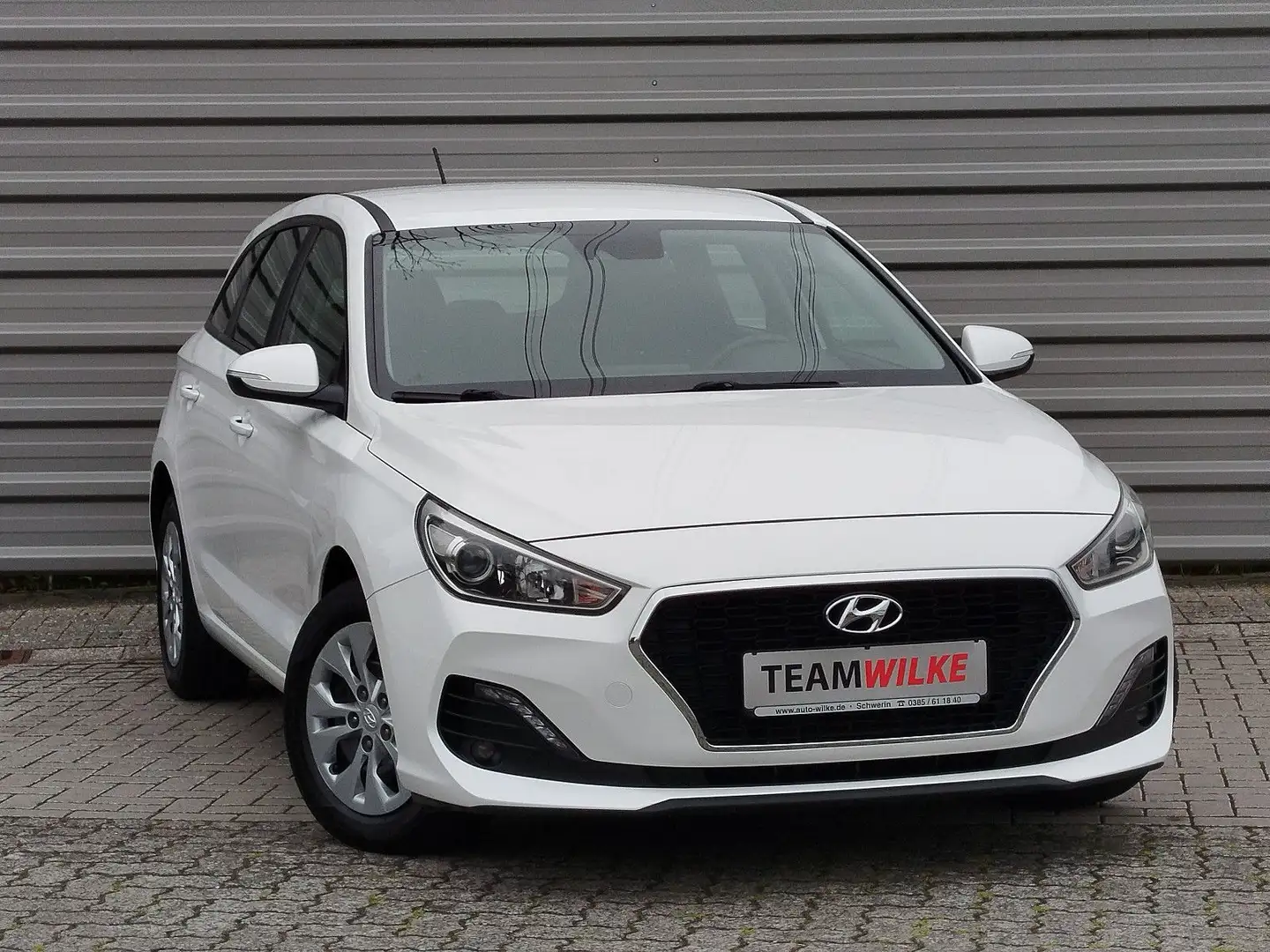 Hyundai i30 cw Select PDC hi Spurhalteass. Temp. Klima Weiß - 1