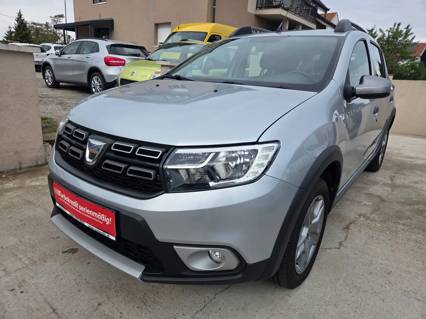 Dacia Sandero Stepway 1,0 TCe 100 Prestige Grau - 1