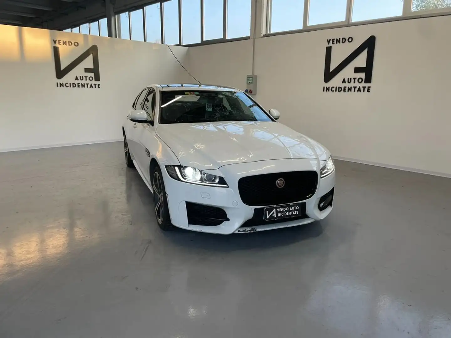 Jaguar XF 2.0 D 180CV AWD R-SPORT AUTOMATICA *GRANDINATA* Bianco - 1
