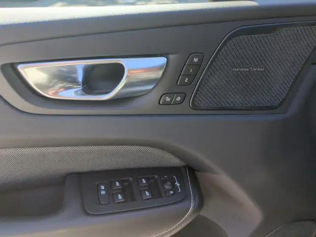 Volvo XC60 view 12