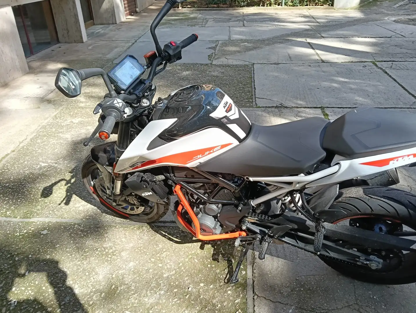 KTM 390 Duke 2022 Alb - 2