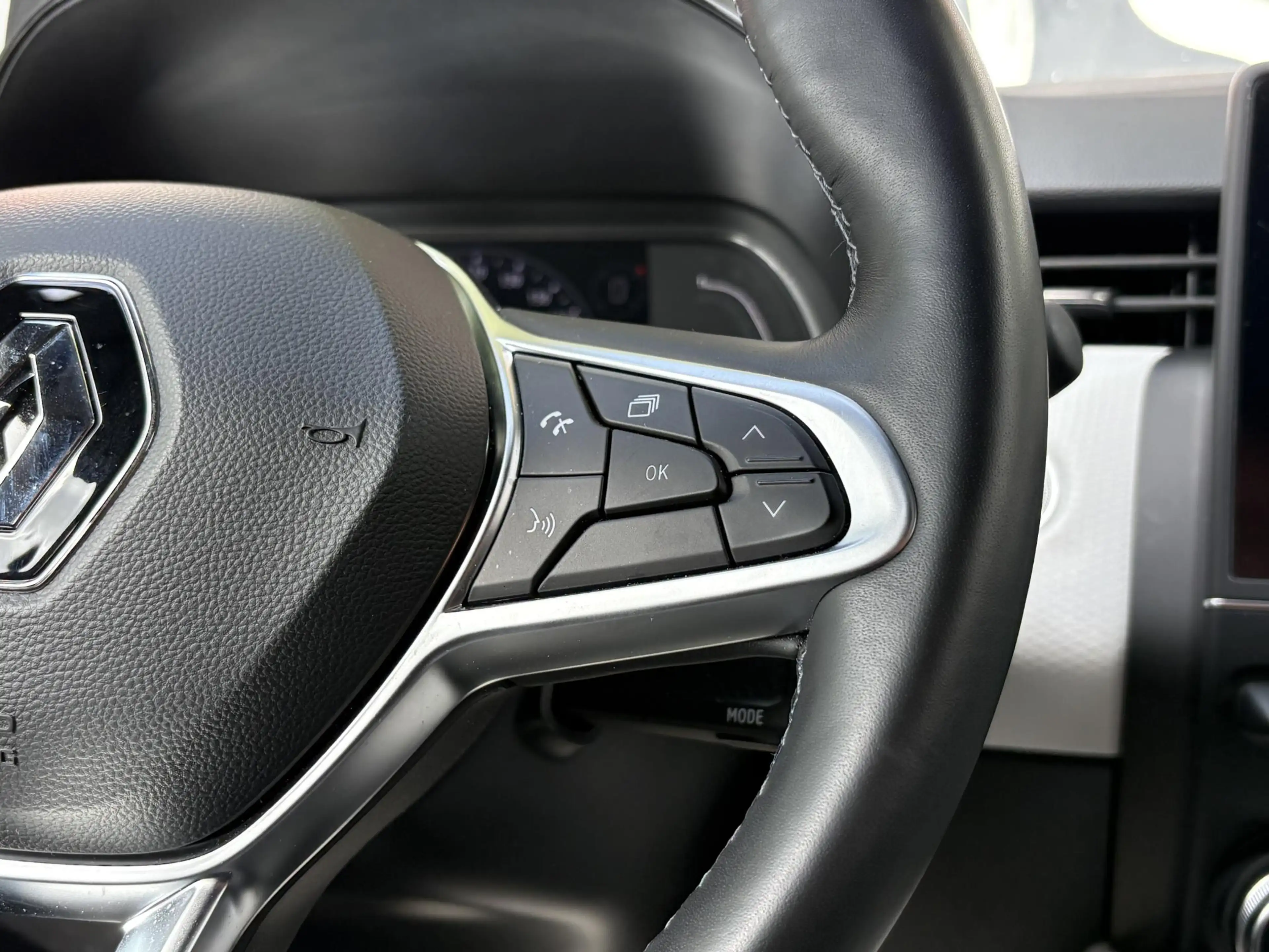 Renault Clio 1.0 TCe 90 Techno - Navigatie - Trekhaak - Achteru — photo 17