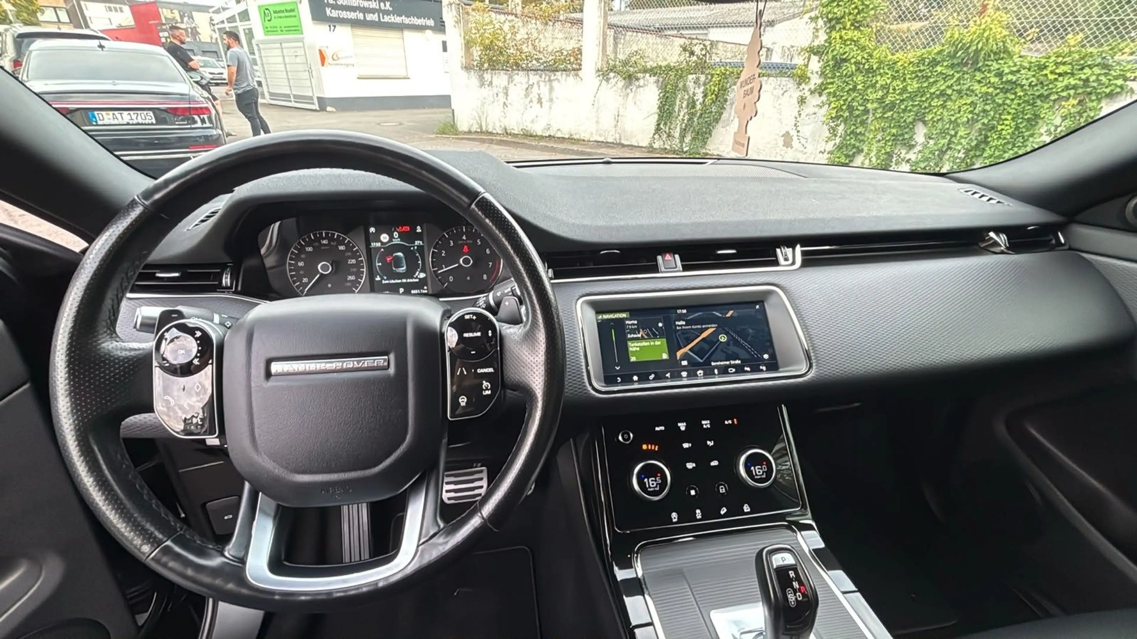 Land Rover Range Rover Evoque R-Dynamic S — photo 14
