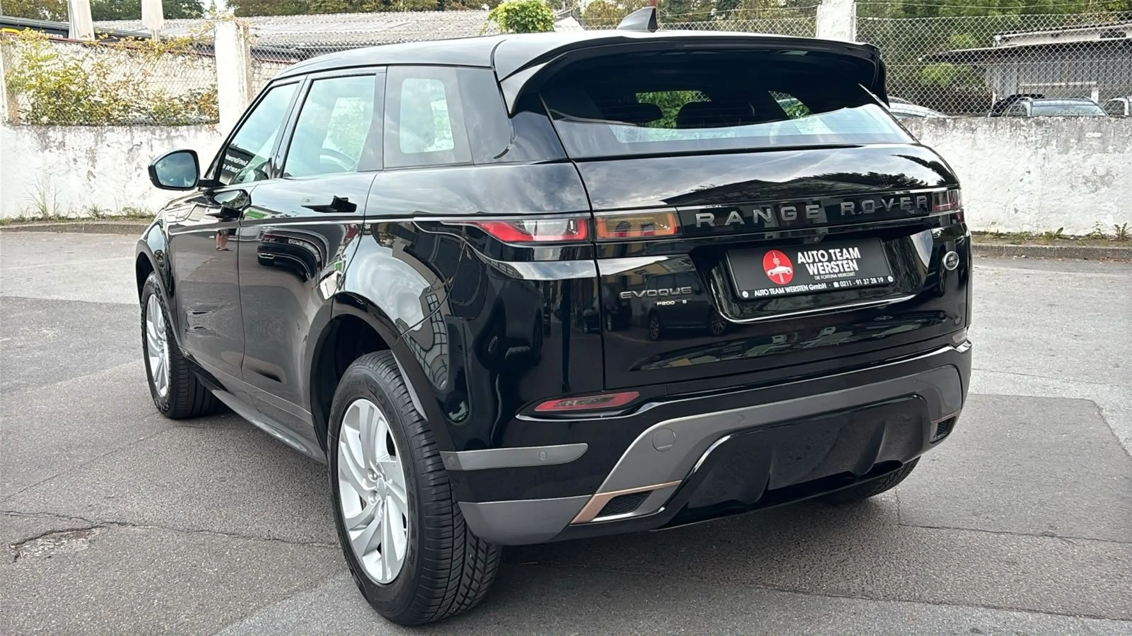 Land Rover Range Rover Evoque R-Dynamic S — photo 4