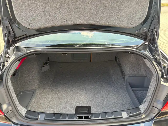 BMW 3 Series view 15