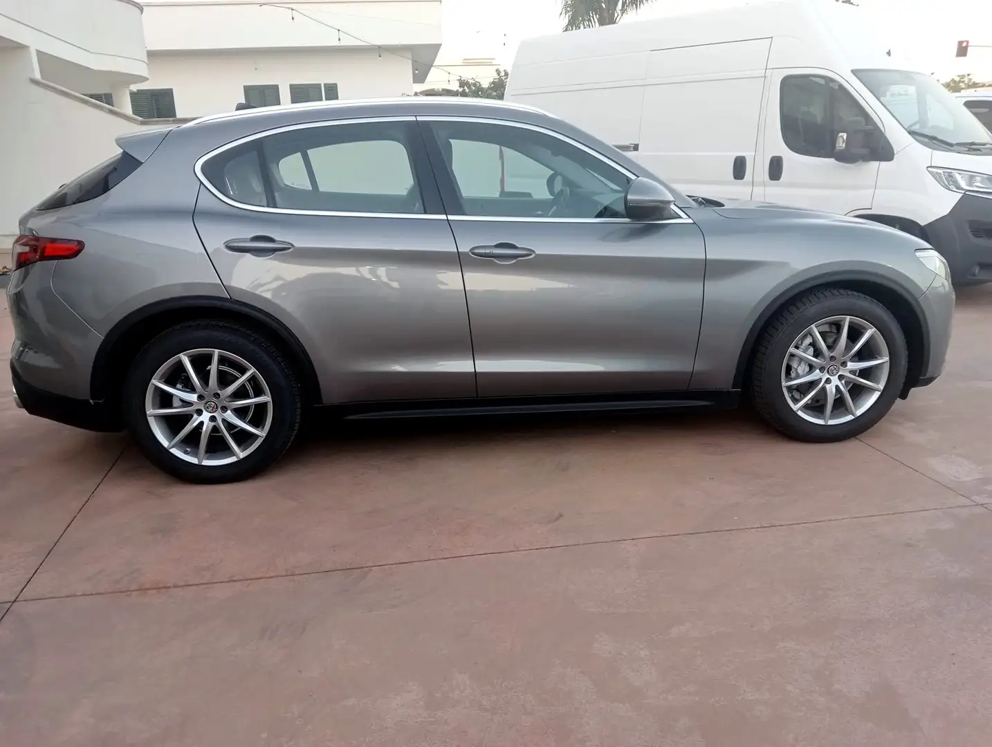 Alfa Romeo Stelvio Stelvio 2.2 t Executive rwd 190cv auto my19 Grigio - 2