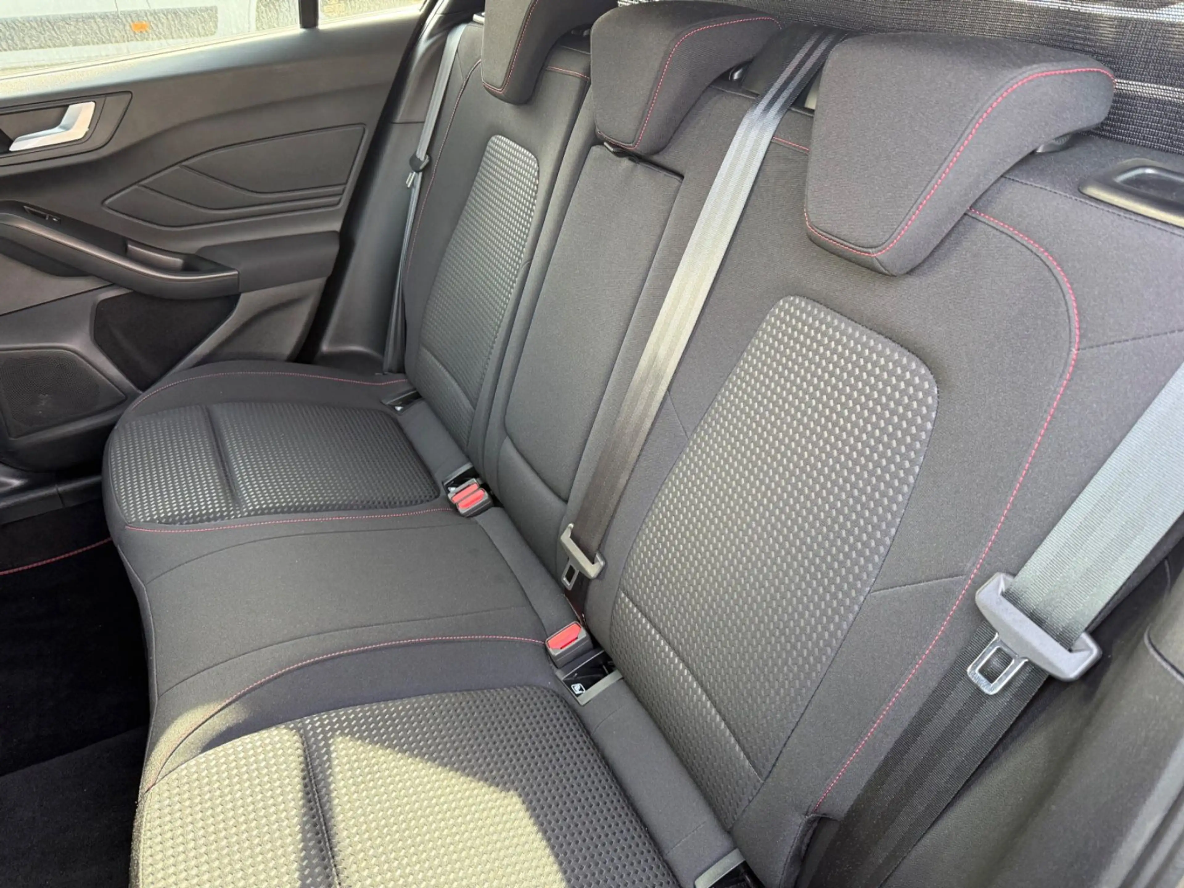 Ford Focus 1.5 Eco Turnier ST-Line X/AHK/ACC/Kamera — photo 12