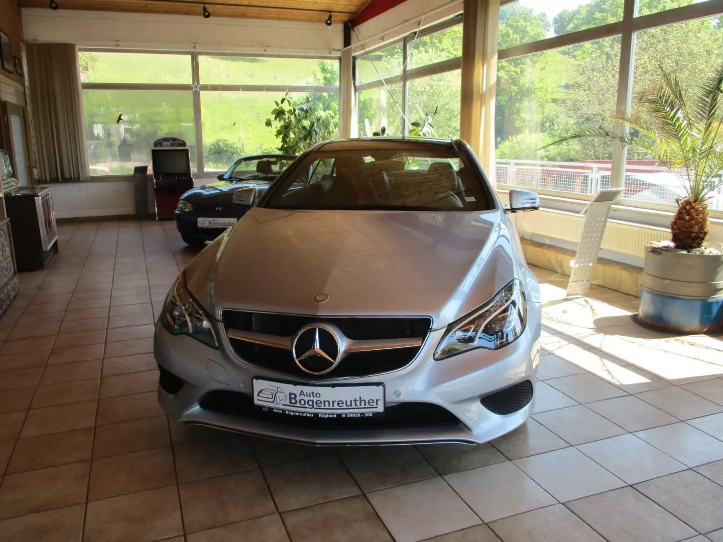 Mercedes-Benz E 250 E -Klasse Coupe E 250+LED+Leder+Panorama Argent - 1