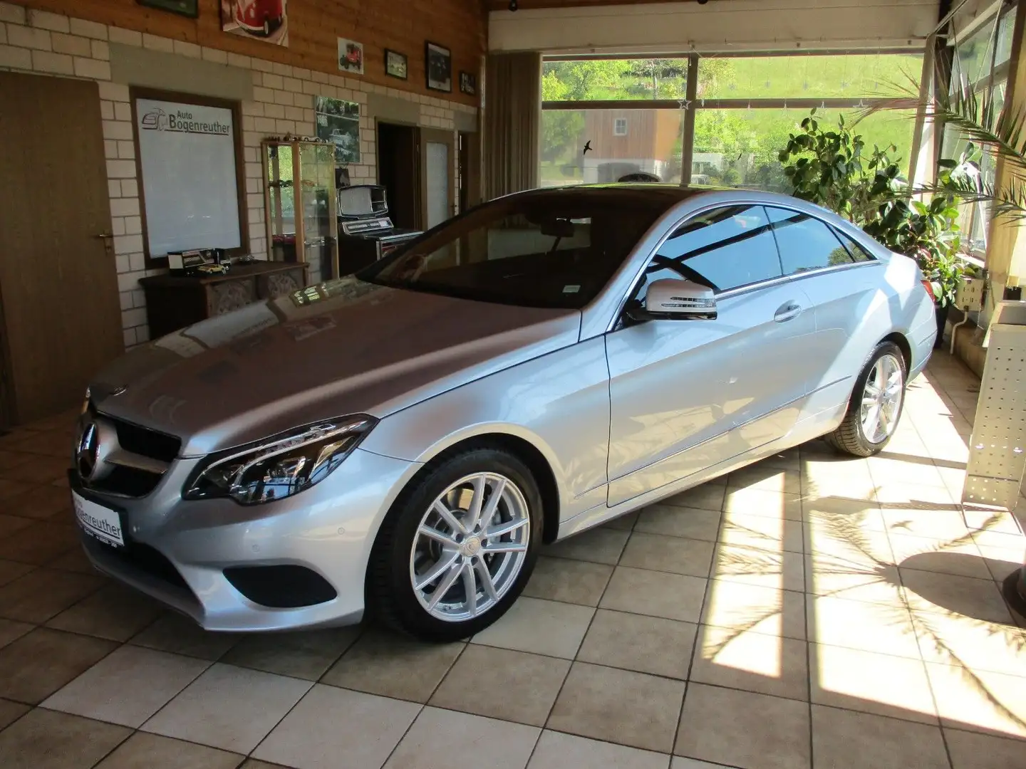 Mercedes-Benz E 250 E -Klasse Coupe E 250+LED+Leder+Panorama Argent - 2