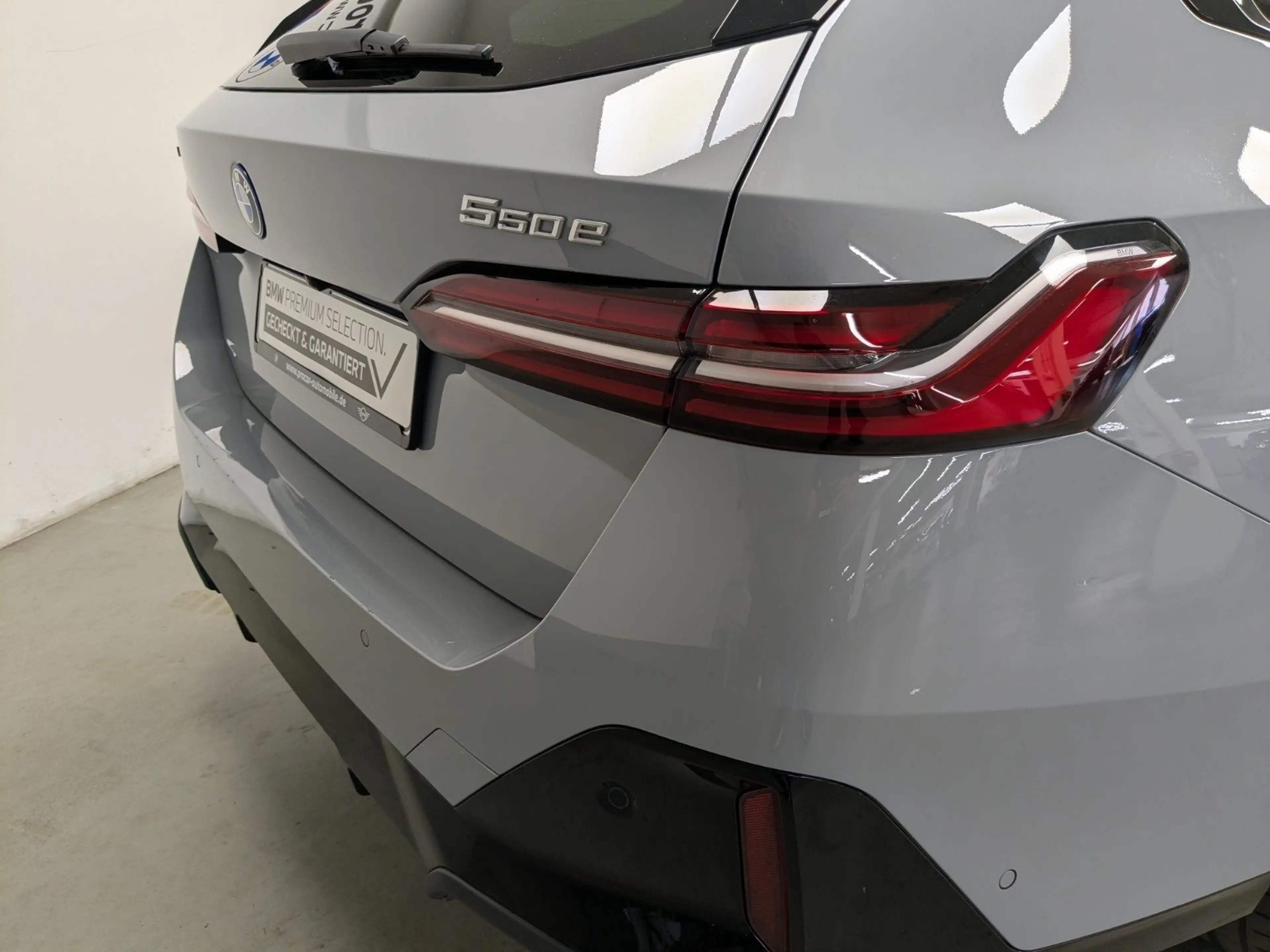 BMW 550 e xDrive Touring M Sport B&W AHK Pano DA Prof 360° — photo 14