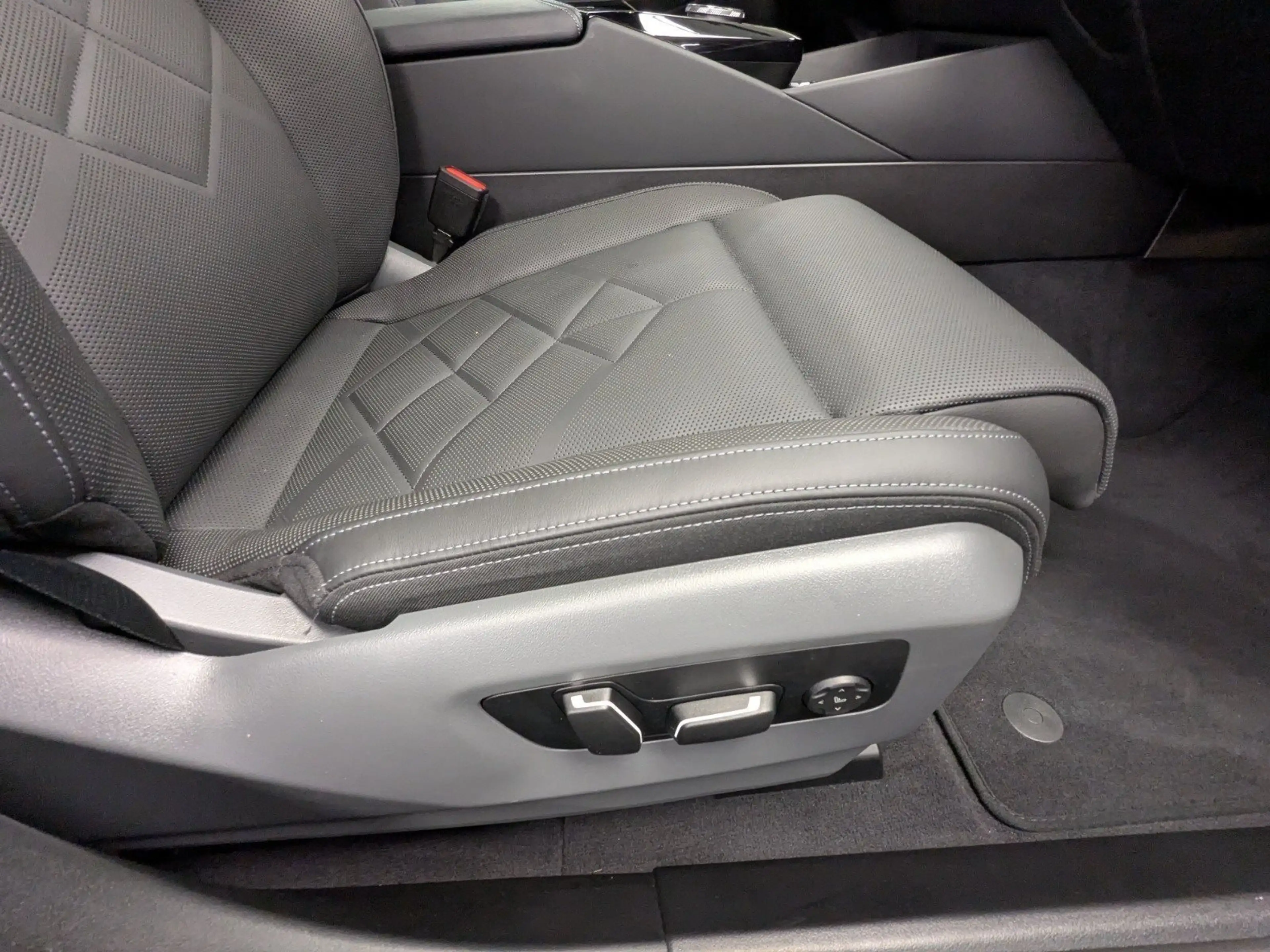 BMW 550 e xDrive Touring M Sport B&W AHK Pano DA Prof 360° — photo 9