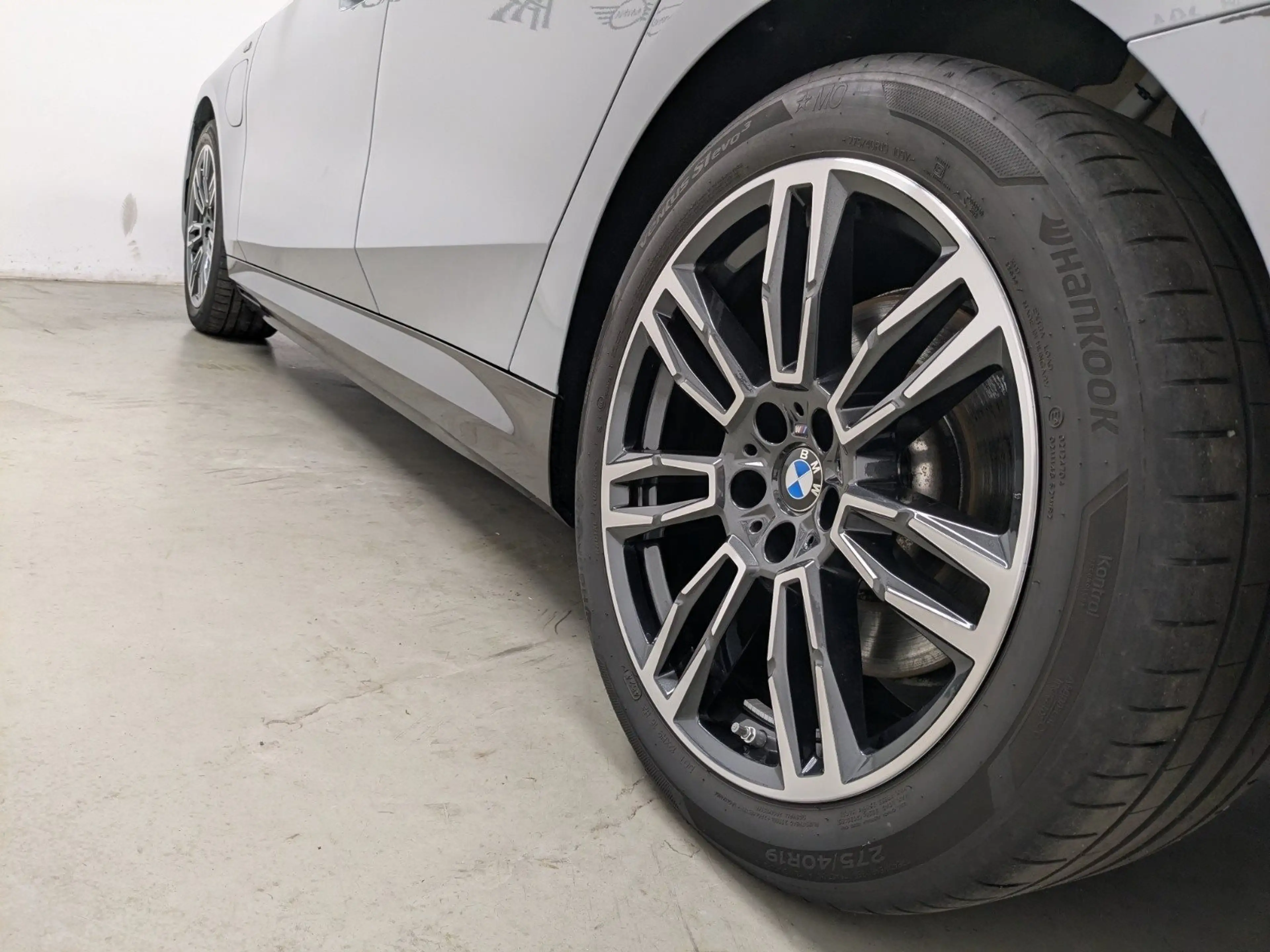 BMW 550 e xDrive Touring M Sport B&W AHK Pano DA Prof 360° — photo 16