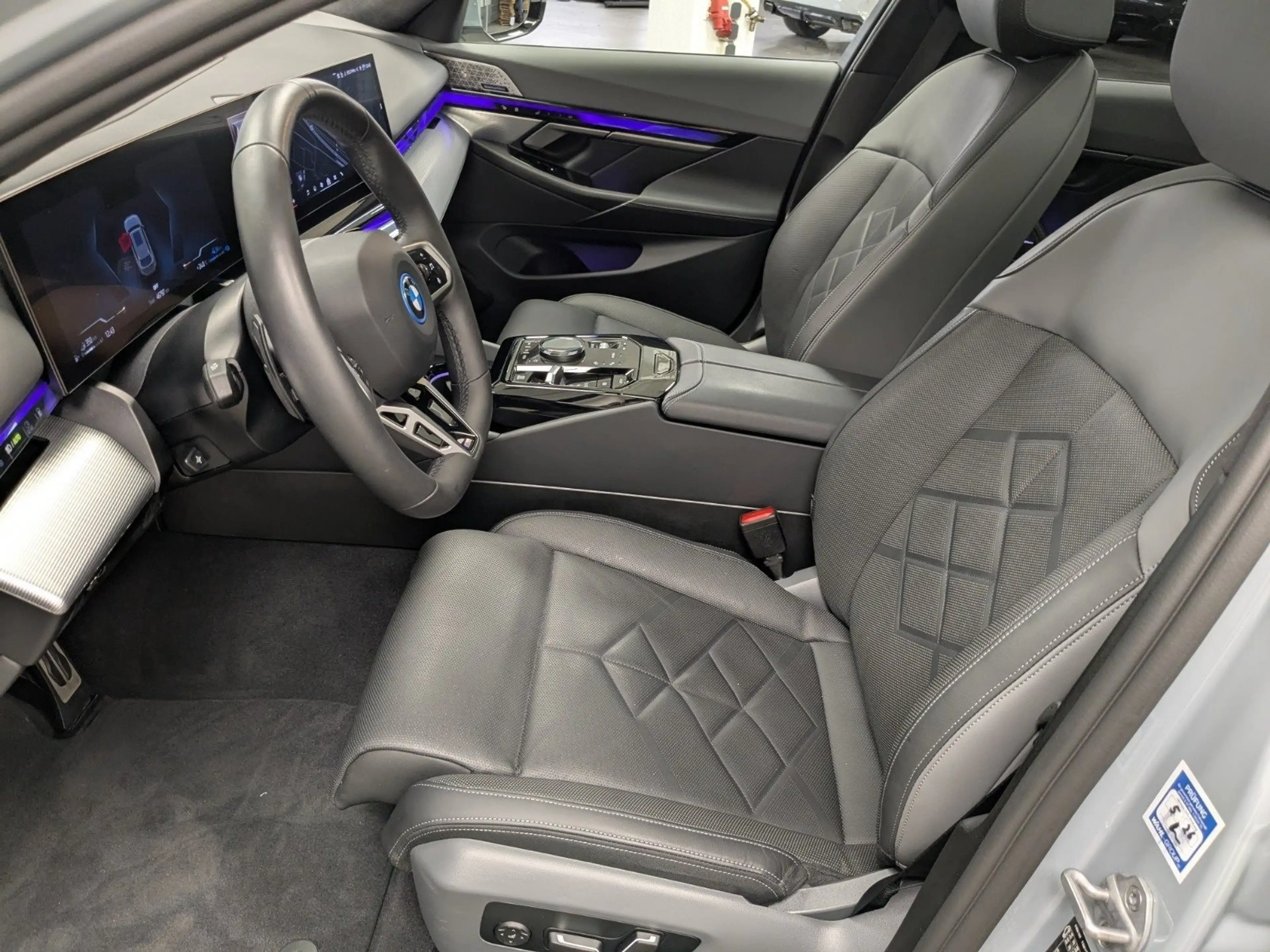 BMW 550 e xDrive Touring M Sport B&W AHK Pano DA Prof 360° — photo 18