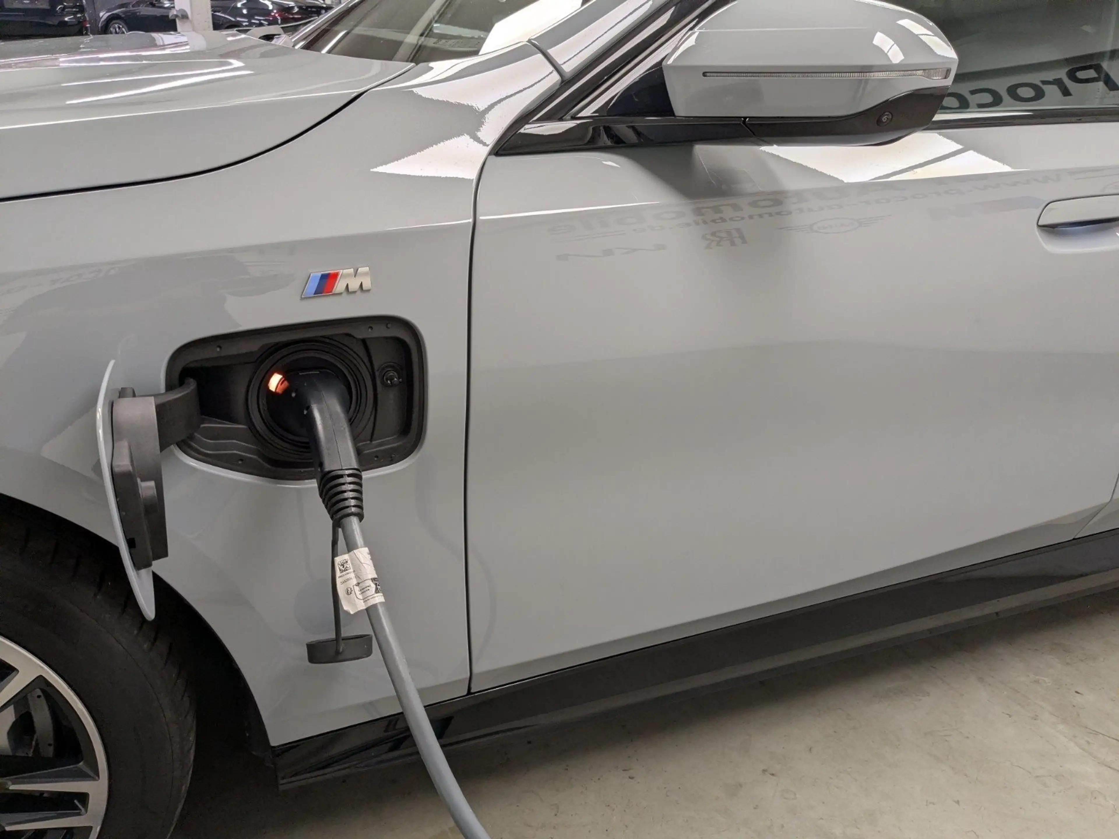 BMW 550 e xDrive Touring M Sport B&W AHK Pano DA Prof 360° — photo 24