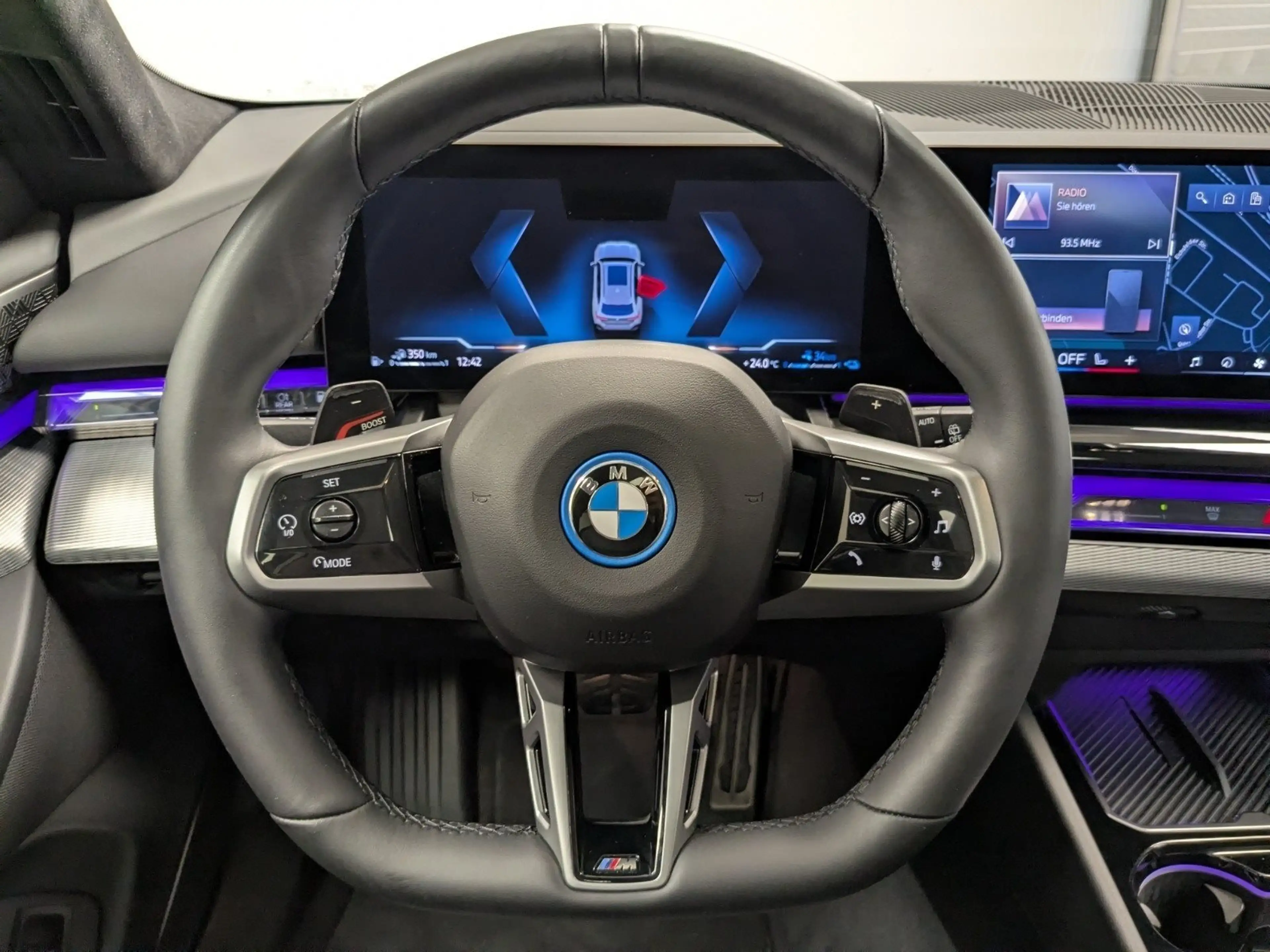 BMW 550 e xDrive Touring M Sport B&W AHK Pano DA Prof 360° — photo 12