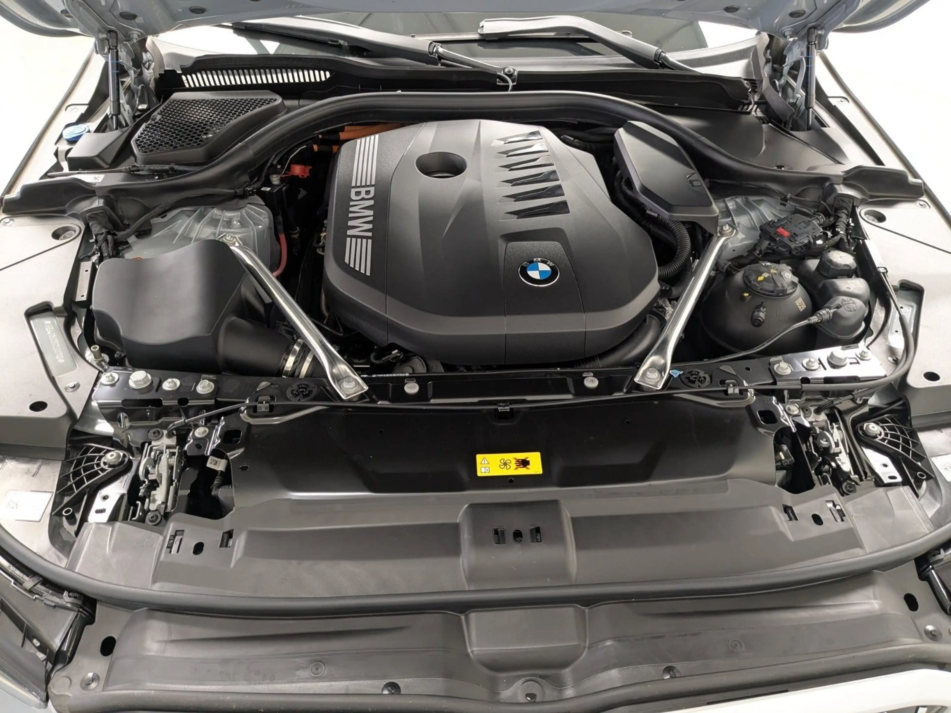 BMW 550 e xDrive Touring M Sport B&W AHK Pano DA Prof 360° — photo 23