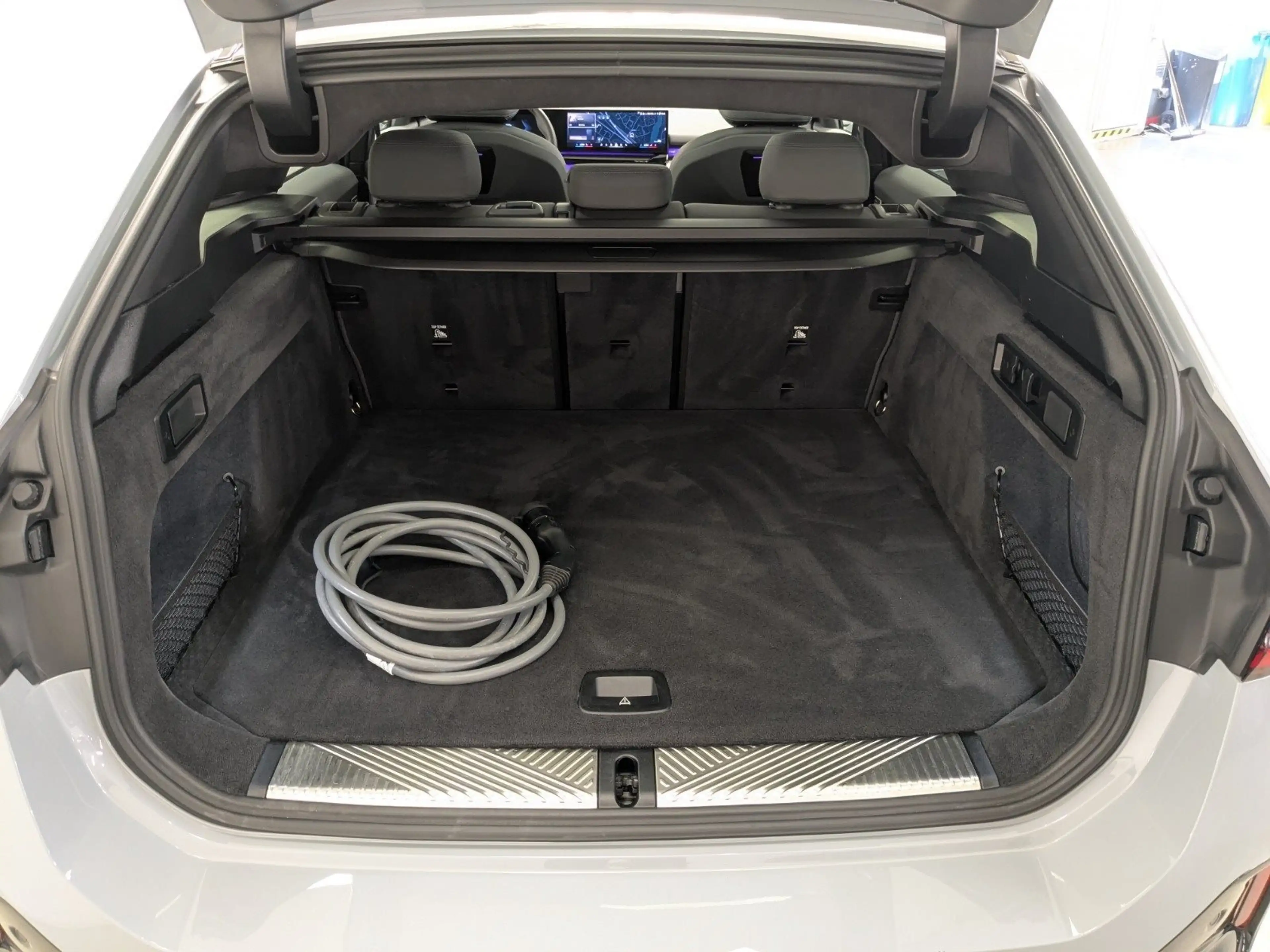BMW 550 e xDrive Touring M Sport B&W AHK Pano DA Prof 360° — photo 25