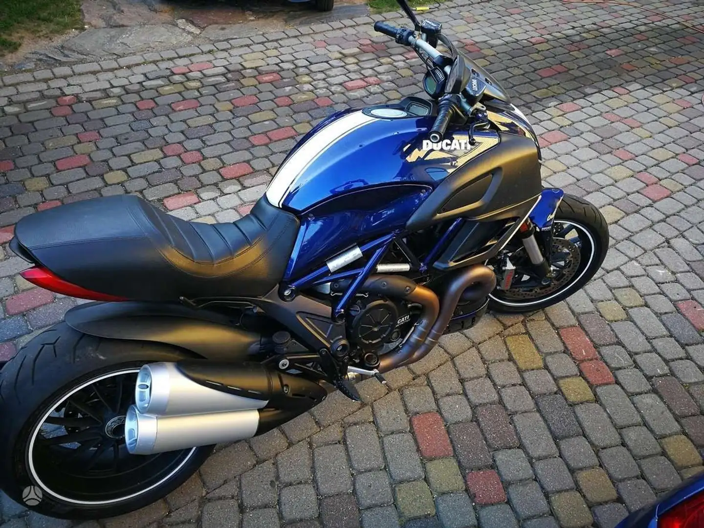 Ducati Diavel plava - 1